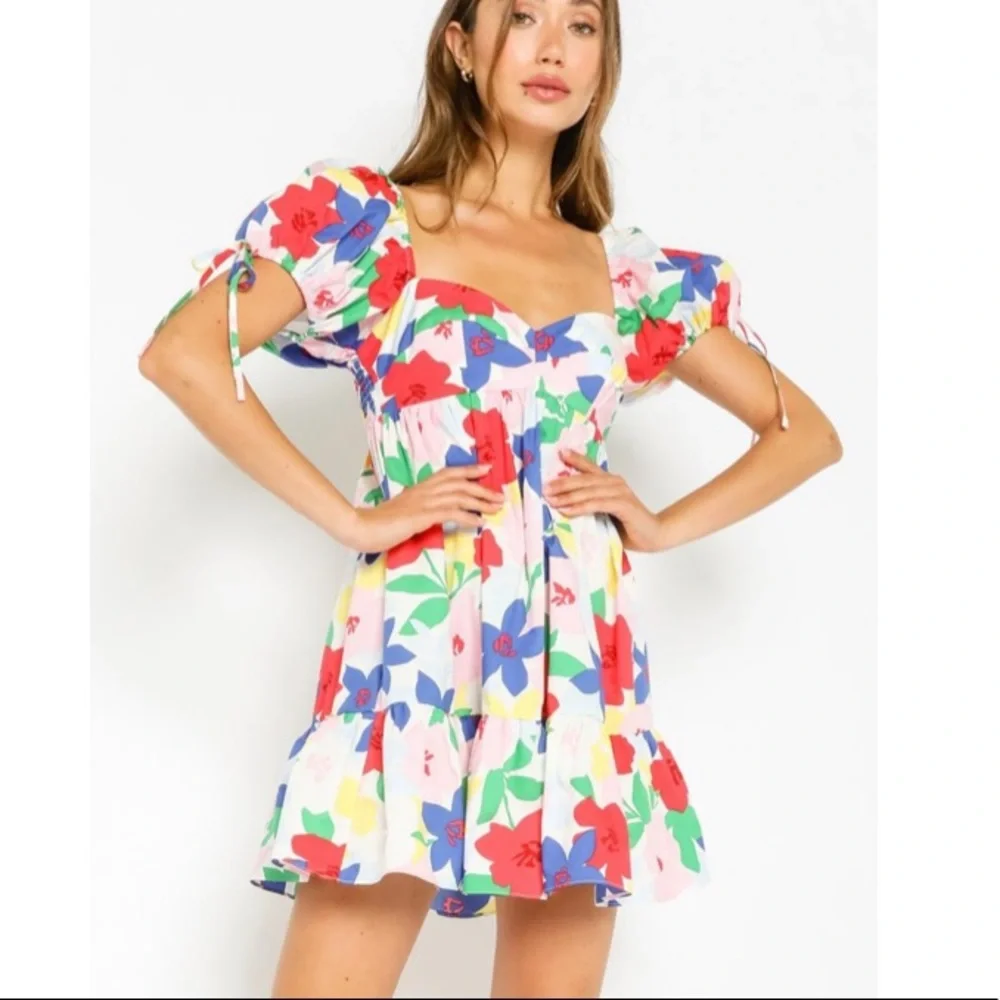 Olivaceous Floral Mini Dress in Cream Size Small Women’s